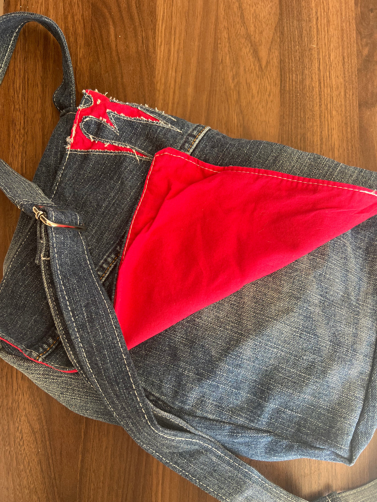 תיק צד Tribal Denim בעבודת יד של TIK90, זווית נוספת